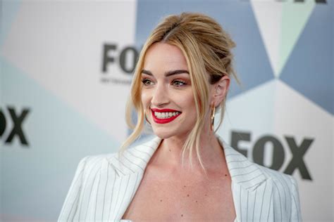 brianne howey formação|Brianne Howey Bio, Wiki, Age, Height, Family, Husband, Net Worth.